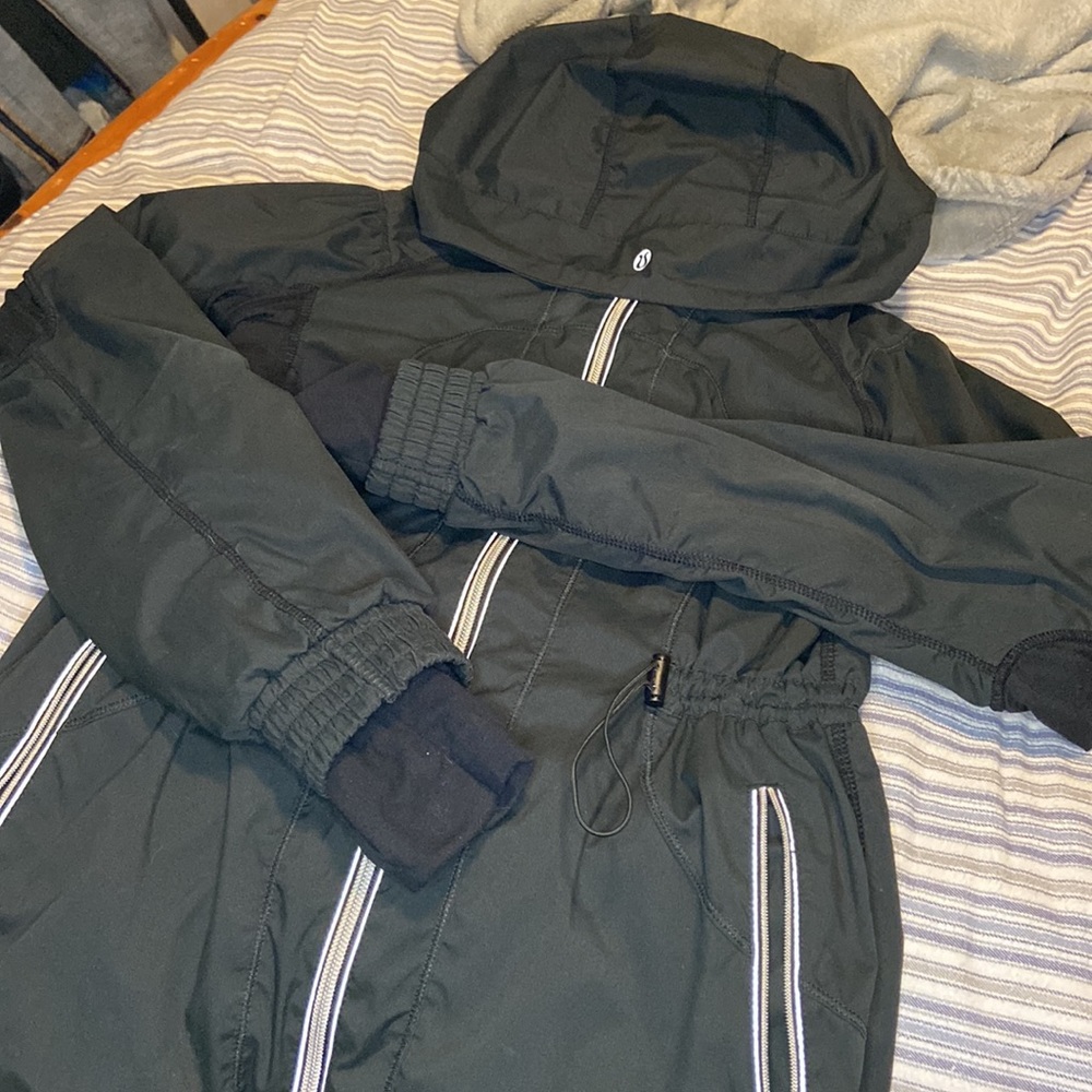 Lulu lemon spring jacket size 4